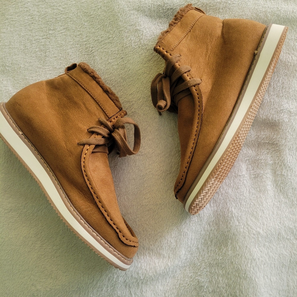 Boys brown boots